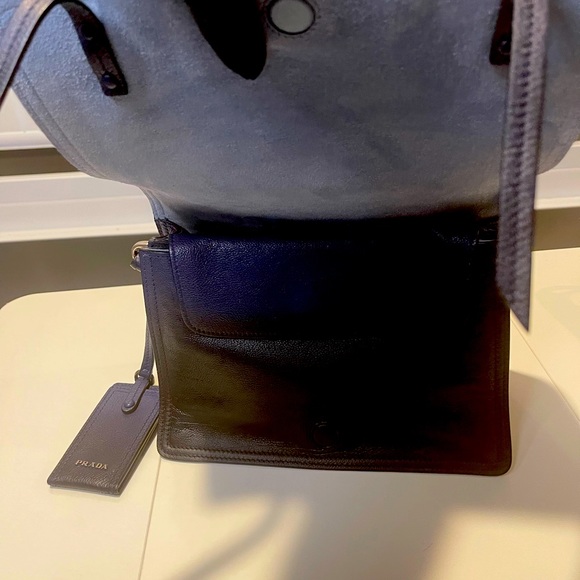 Prada Etiquette Blue Leather Handbag/Crossbody/Shoulder Handbag! - Picture 11 of 15